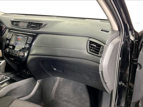 Used 2020 Nissan Rogue S FWD image 18