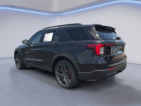 Used 2025 Ford Explorer ST-Line w/ ST-Line Street Pack AWD/4WD image 3