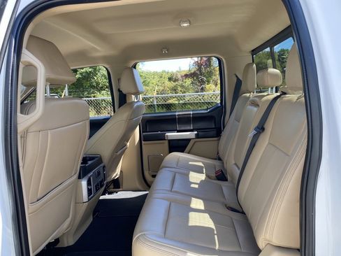 Used 2021 Ford F250 Lariat w/ Chrome Package image 19