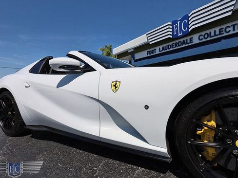 Used 2022 Ferrari 812 GTS image 10