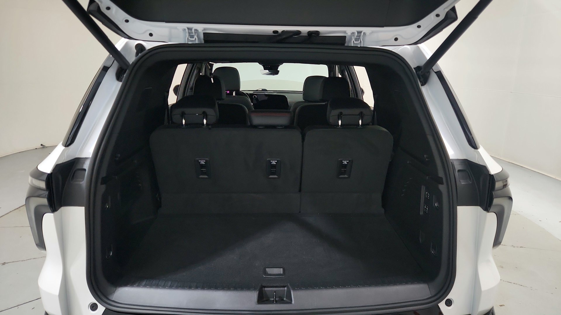 Used 2024 Chevrolet Traverse RS w/ LPO, Floor Liner Package AWD/4WD image 26
