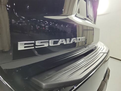 Certified 2024 Cadillac Escalade V w/ Heavy-Duty Trailer Package image 6