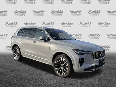 Used 2025 Volvo XC90 B6 Plus image 2