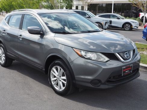 Used 2018 Nissan Rogue Sport SV AWD/4WD image 9