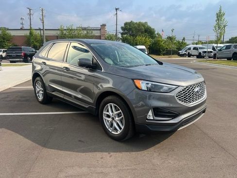Used 2024 Ford Edge SEL w/ Convenience Package AWD/4WD image 3