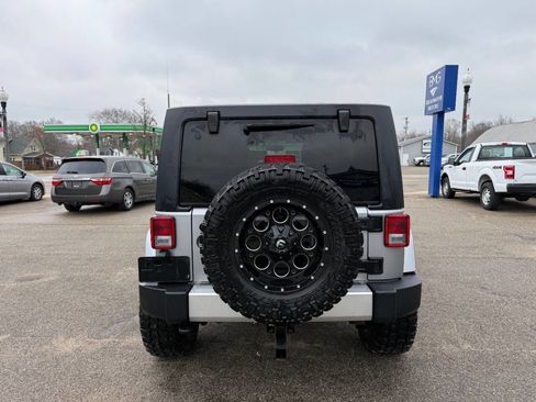 Used 2015 Jeep Wrangler Unlimited Sahara w/ Connectivity Group image 4