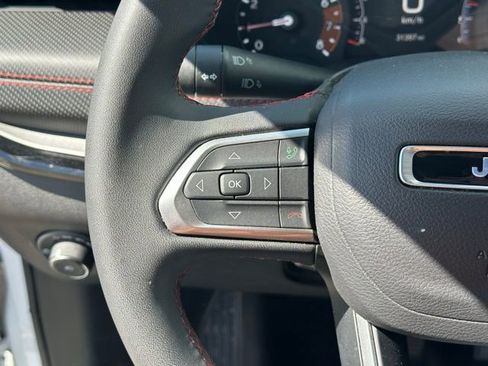 Used 2025 Jeep Compass Trailhawk AWD/4WD image 21