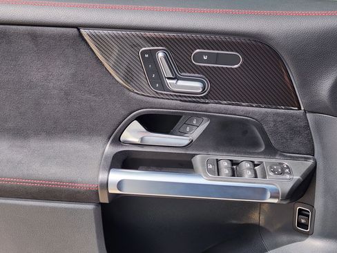 Used 2023 Mercedes-Benz GLB 35 AMG 4MATIC image 16