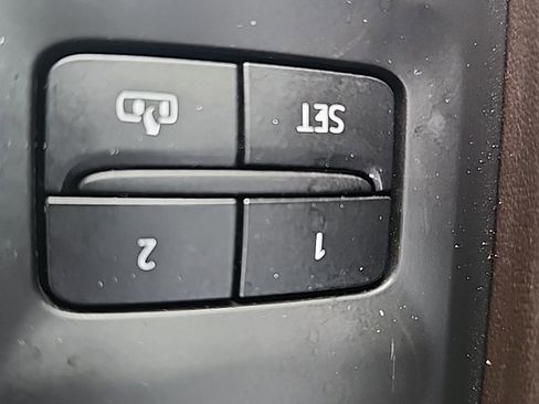 Used 2021 GMC Yukon XL SLT image 28