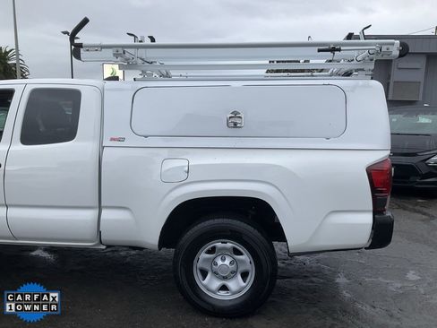 Used 2022 Toyota Tacoma SR image 6