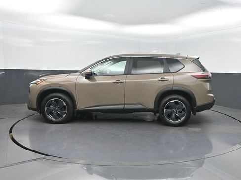 Used 2024 Nissan Rogue SV FWD image 3