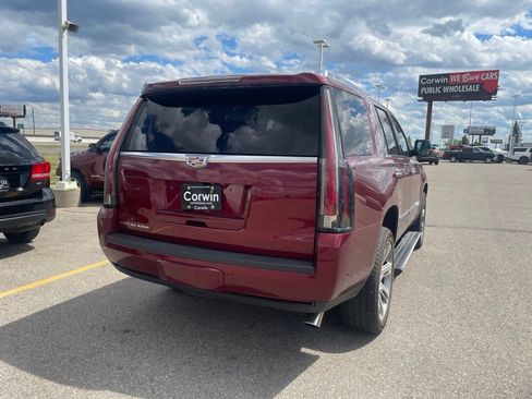 Used 2017 Cadillac Escalade Premium Luxury AWD/4WD image 12