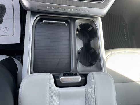 Used 2025 Ford Expedition Platinum w/ Platinum Ultimate Package image 14