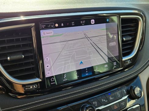 Used 2022 Chrysler Pacifica Limited FWD image 26