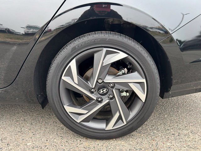Used 2025 Hyundai Elantra Limited FWD image 3