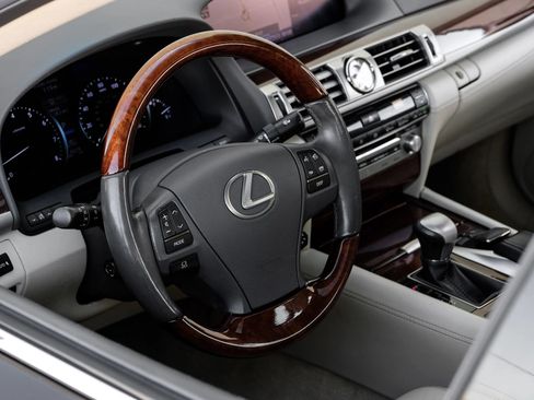 Used 2014 Lexus LS 460 image 19