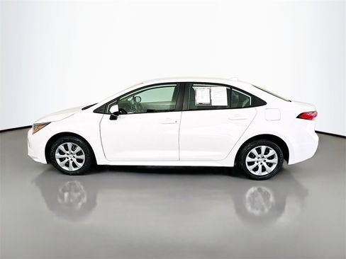Used 2021 Toyota Corolla LE image 4