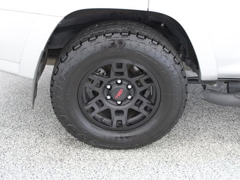 Used 2024 Toyota 4Runner SR5 Premium w/ Moonroof Package RWD image 6