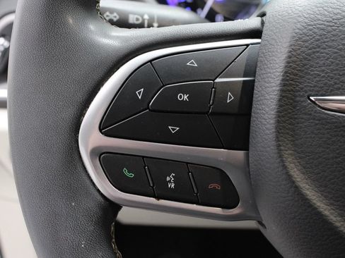 Used 2023 Chrysler Pacifica Touring-L FWD image 29