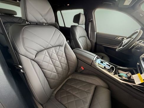 Certified 2026 BMW X7 xDrive40i w/ M Sport Package image 32