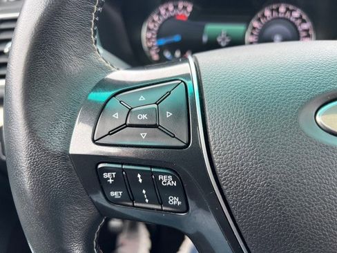 Used 2017 Ford Explorer Platinum image 18