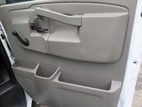 Used 2018 Chevrolet Express 3500 w/ Driver Convenience Package RWD image 20
