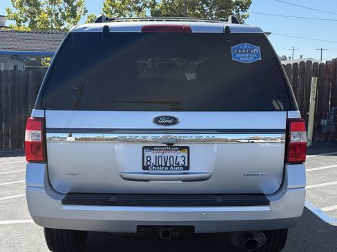 Used 2017 Ford Expedition XLT image 5