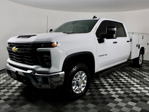 Used 2024 Chevrolet Silverado 2500 W/T w/ WT Fleet Convenience Package image 4