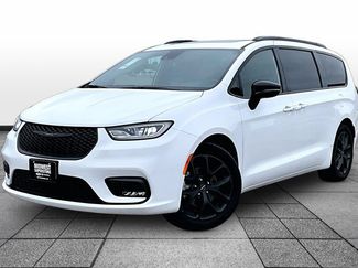 Used 2025 Chrysler Pacifica Limited FWD video 1