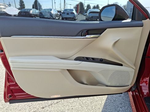 Used 2019 Toyota Camry LE image 13