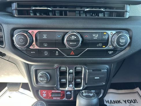 Used 2025 Jeep Wrangler Unlimited Sport AWD/4WD image 24