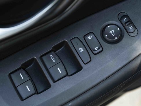 Used 2025 Honda HR-V LX image 38