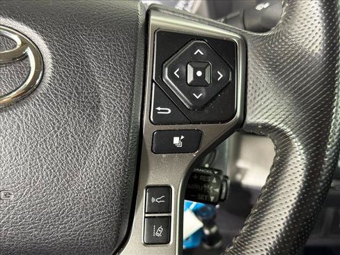 Used 2021 Toyota Tacoma SR5 AWD/4WD image 25