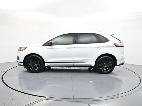 Used 2024 Ford Edge SE w/ Black Appearance Package image 4