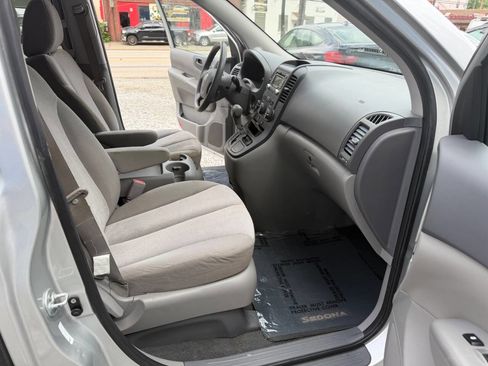 Used 2012 Kia Sedona LX FWD image 14