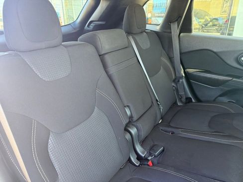 Used 2016 Jeep Cherokee Latitude w/ Safety/Convenience Group image 24