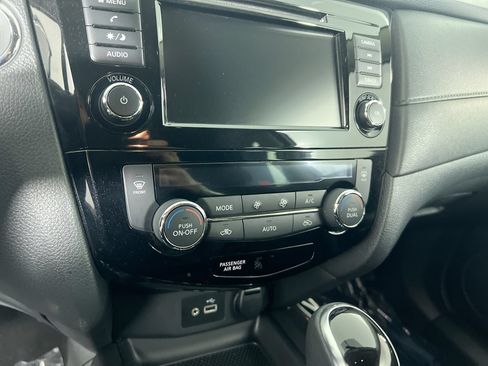 Used 2018 Nissan Rogue SV FWD image 20