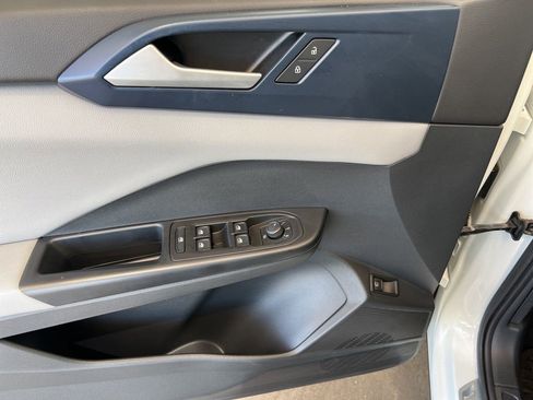 Certified 2023 Volkswagen Taos SE w/ Black Wheel Package FWD image 18