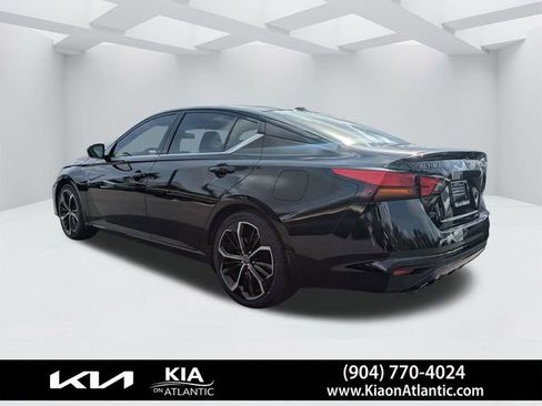 Used 2023 Nissan Altima 2.5 SR w/ SR Premium Package FWD image 5