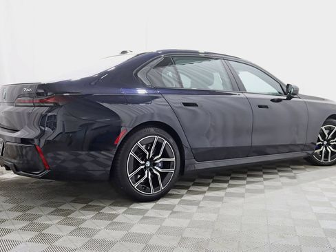 Used 2024 BMW 740i xDrive w/ Premium Package 2 AWD/4WD image 8