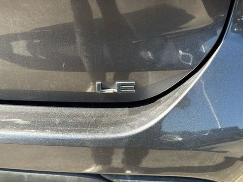 Used 2021 Toyota Highlander LE FWD image 5