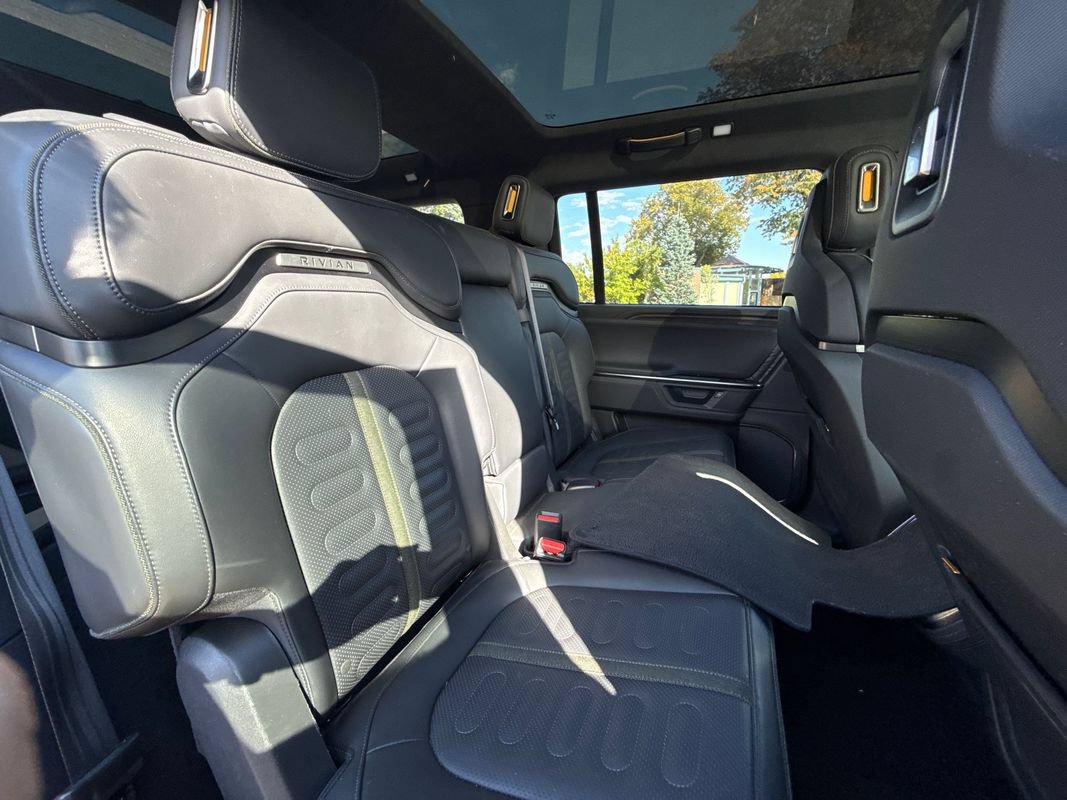 Used 2025 Rivian R1S Adventure Dual AWD/4WD image 10
