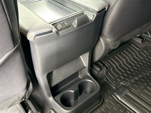 Certified 2023 Toyota Sienna XSE image 38