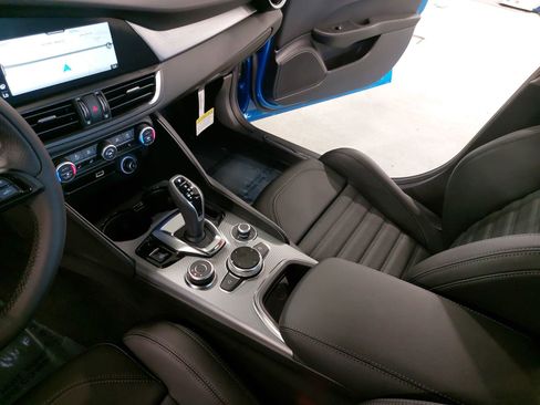 New 2025 Alfa Romeo Giulia AWD w/ Veloce Package AWD image 25