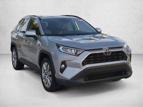 Used 2019 Toyota RAV4 XLE Premium FWD image 3