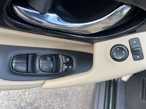 Used 2019 Nissan Rogue SL image 11