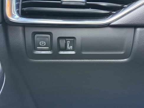 Used 2023 Cadillac XT4 Premium Luxury image 17