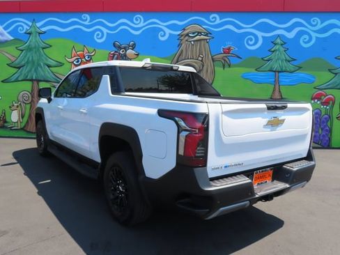 Certified 2025 Chevrolet Silverado EV LT AWD/4WD image 7