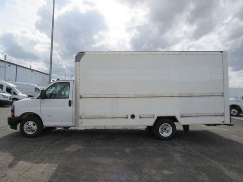 Used 2022 GMC Savana 3500 Extended w/ Power Convenience Package RWD image 6