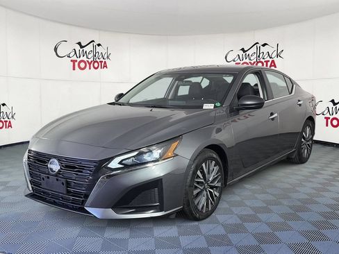 Used 2025 Nissan Altima 2.5 SV FWD image 4